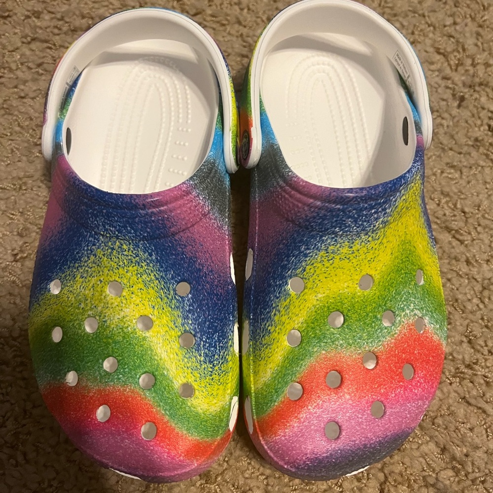 NWT Kids Classic Tye-Dye Crocs Size J6